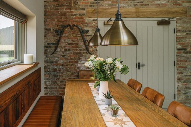Dining table for up to 10 guests